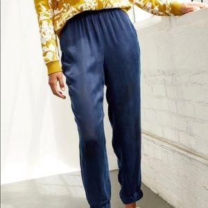 AMOUR VERT Navy Henri Cupro Vegan Silk Jogger Pants - XL